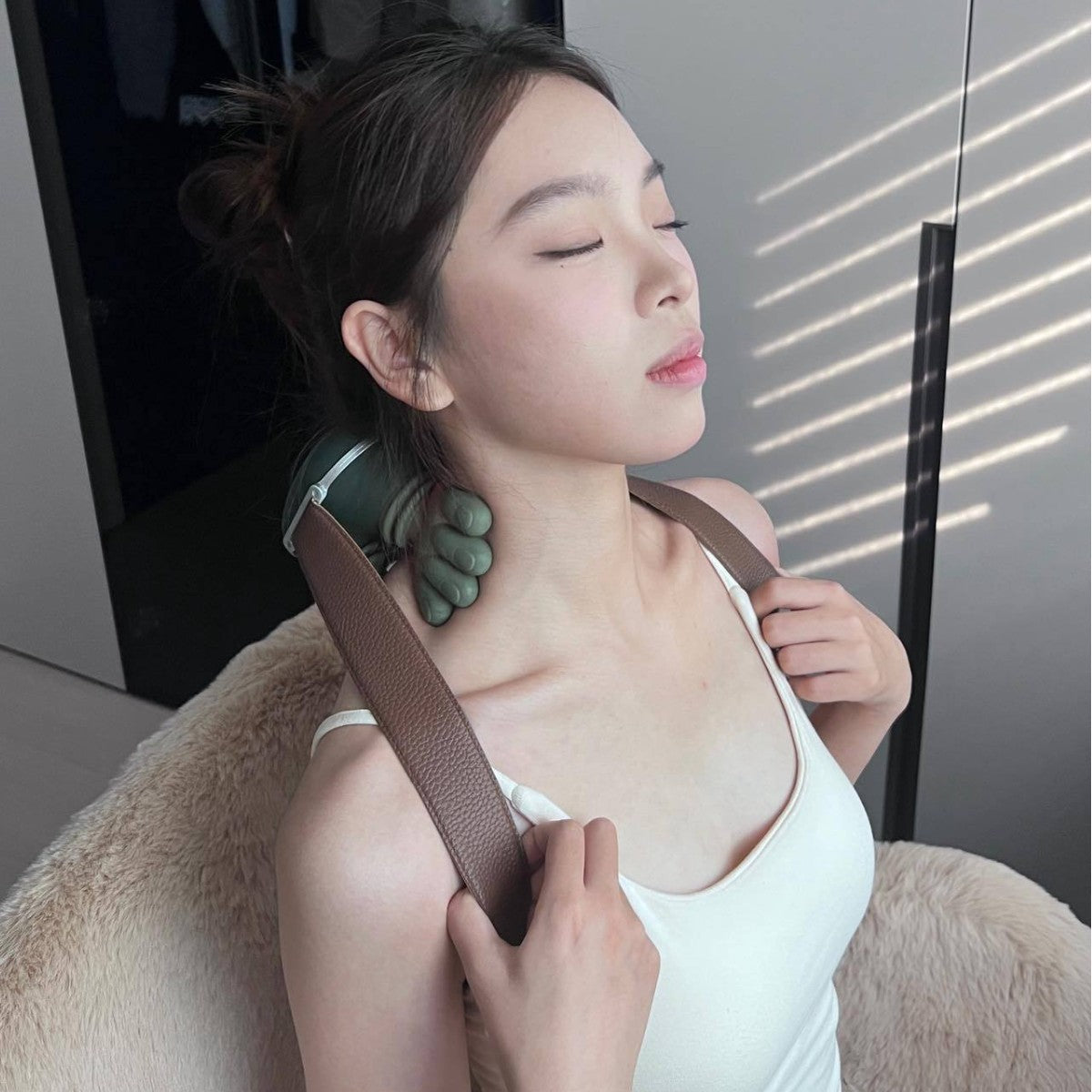 Knotheal Portable Neck & Shoulder Massager with Heat Therapy